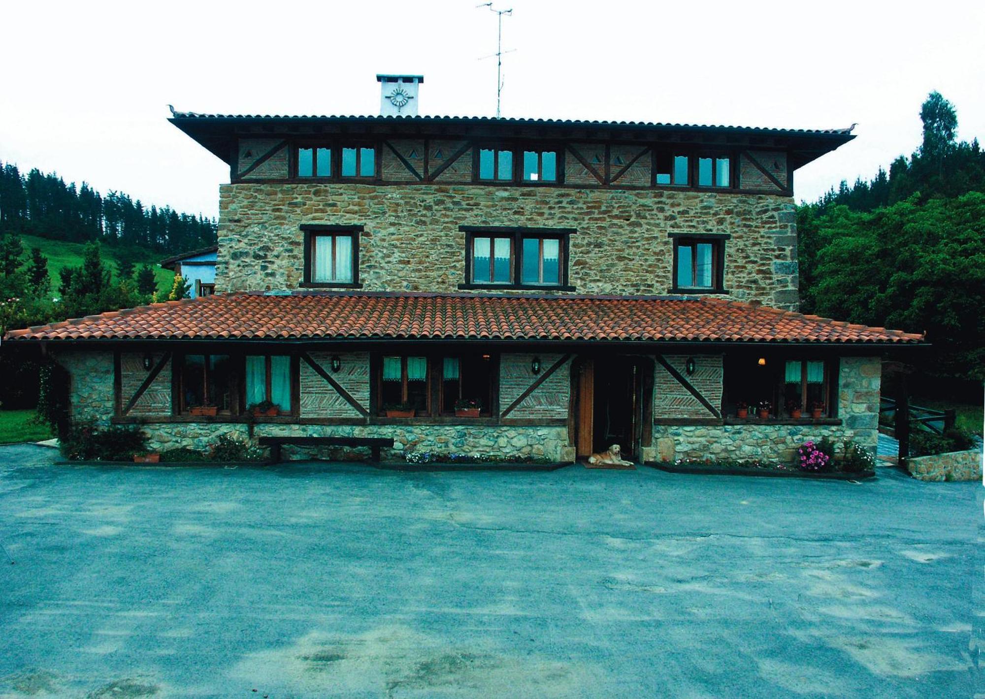 Aristieta Guest House Ajangiz Luaran gambar